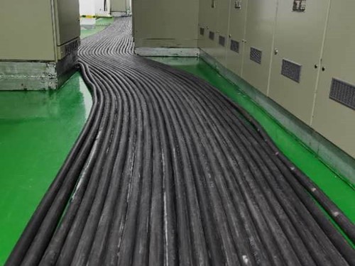 庆安如何根据理论计算公式计算温度对特定电压测量结果的影响？